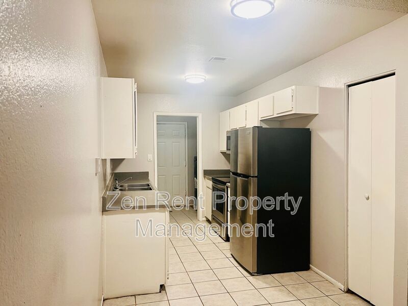 Newly Renovated 2Bd 1Bth in Mesa, AZ! Free App Fee upon signed lease! property image