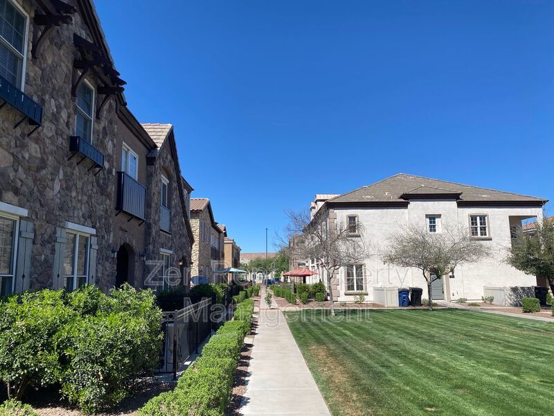 Resort-Style Living in Gilbert – 3 Bed Townhome Near SanTan Village property image