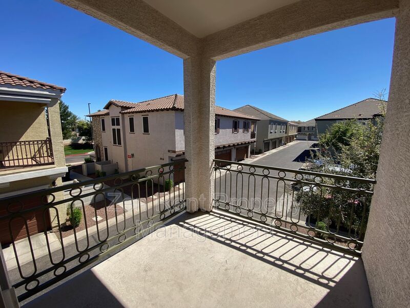 Resort-Style Living in Gilbert – 3 Bed Townhome Near SanTan Village property image