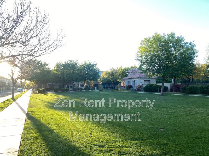 Resort-Style Living in Gilbert – 3 Bed Townhome Near SanTan Village property image