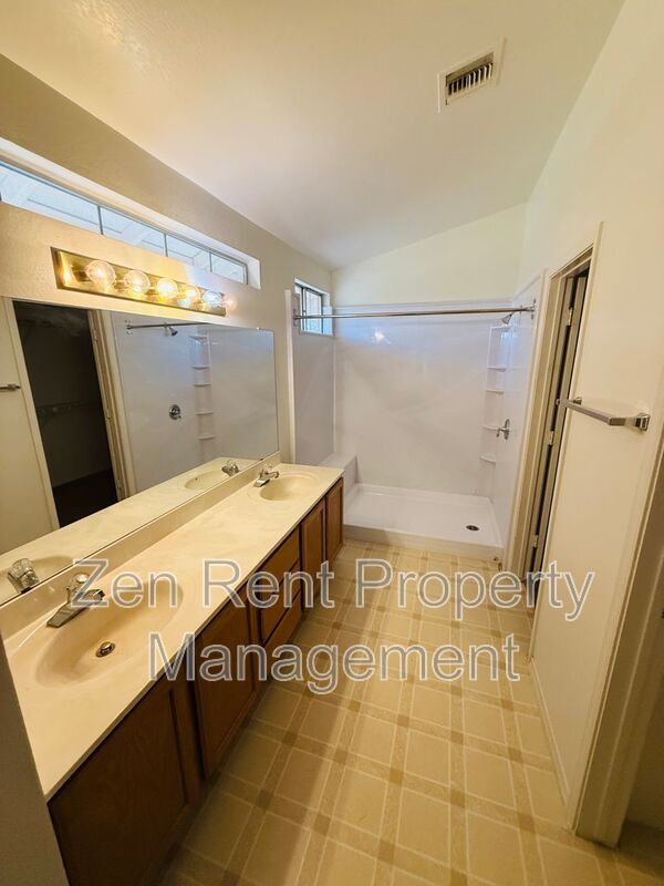 GREAT LOCATION WITH A COMMUNITY POOL property image