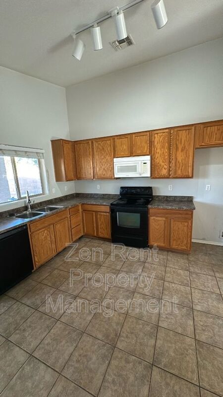 NEWLY LISTED - BEAUTIFUL HOME IN SAN TAN HEIGHTS! property image