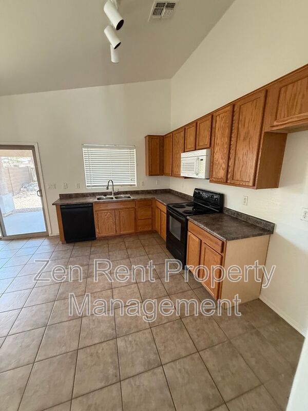 NEWLY LISTED - BEAUTIFUL HOME IN SAN TAN HEIGHTS! property image