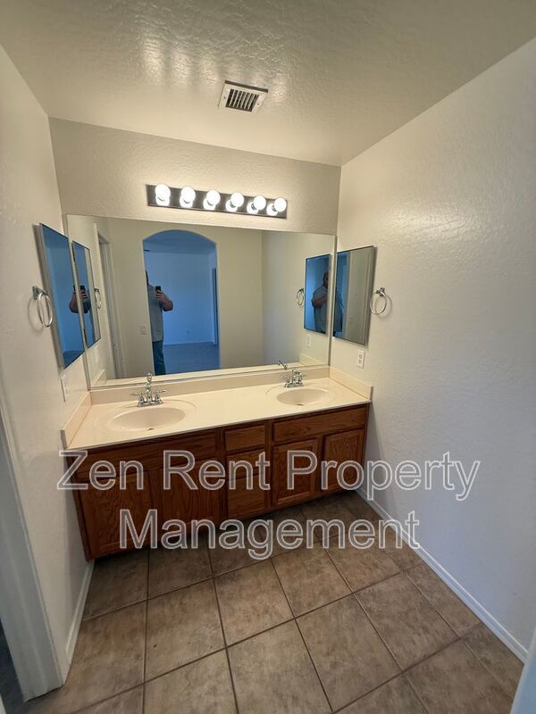 NEWLY LISTED - BEAUTIFUL HOME IN SAN TAN HEIGHTS! property image