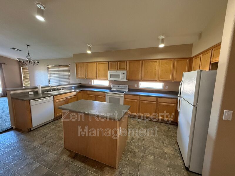 Beautiful 3 Bed, 2 Bath Home In Mesa! property image