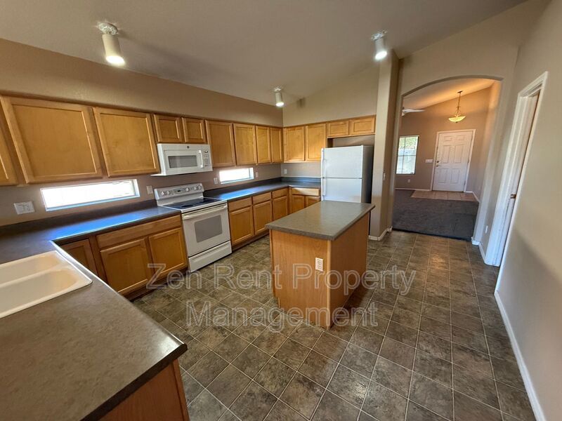 Beautiful 3 Bed, 2 Bath Home In Mesa! property image
