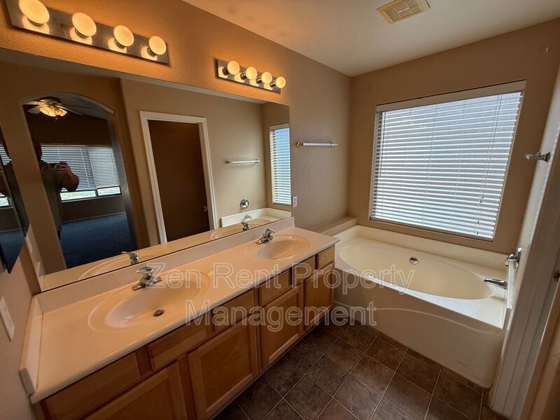 Beautiful 3 Bed, 2 Bath Home In Mesa! property image
