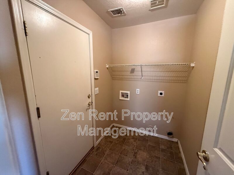 Beautiful 3 Bed, 2 Bath Home In Mesa! property image